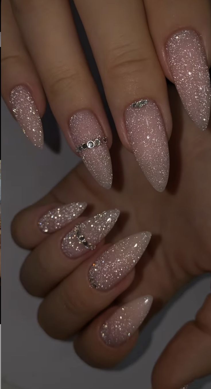 Beautiful Almond Nails, Wedding Nails Glitter, Prom Inspo, Glittery Nails, Pretty Gel Nails, Almond Acrylic Nails, Thanksgiving Nails, Sparkle Nails, Sparkly Nails