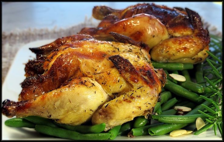 some chicken and green beans on a white plate