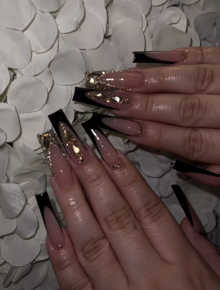 Long Nail Designs Black And Gold, Graduation Photo Nails, Quinceanera Nails Black And Gold, Black And Gold Nails Quince, Black Acrylic Nails Birthday Set, Black Ombre French Tip Nails, Black And Gold Bling Nails, Long Blinged Out Nails, Pretty Prom Nails