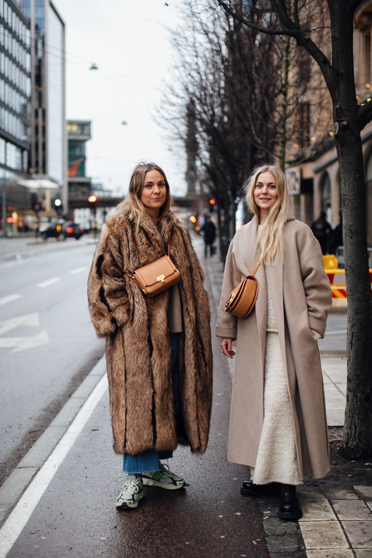 Stockholm Street Style Winter, Stockholm Street Style 2023, Finland Street Style, Colorful Winter Street Style, Swedish Winter Fashion, 2023 Street Style Winter, Denmark Winter Outfits, Fur Coat Casual Outfit, Copenhagen Street Style Winter 2024