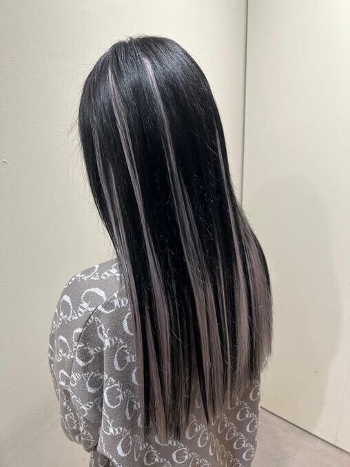 Black Hair White Highlight, Extension Highlights, Hair Extensions Highlights, Silver Hair Extensions, Black And Silver Hair, White Hair Color, Hair Color Underneath, Hair Color Streaks, Hair Streaks