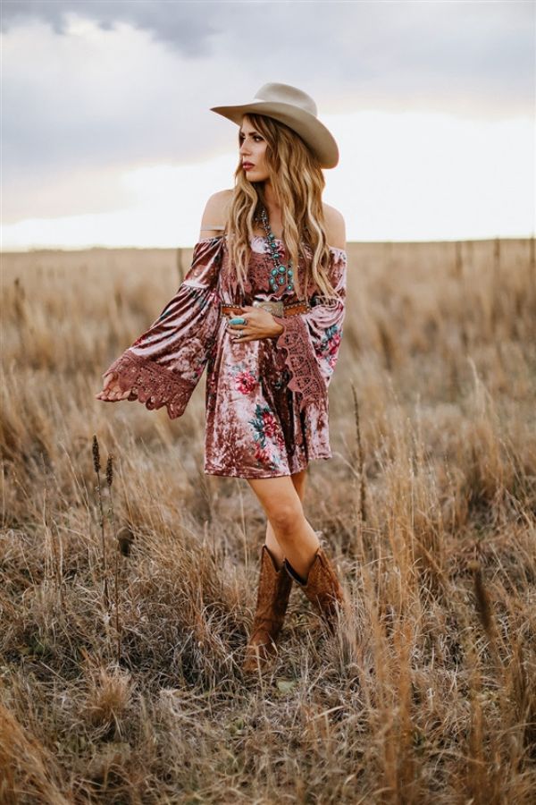 The Boutique Hub | So Many Weddings, So Little Time | #WeddingStyle #Wedding # Western Lace Dresses, Vestidos Country, Grown Dress, Country Glam, Stile Boho Chic, Country Style Outfits, Under Your Spell, Looks Country, Western Style Outfits