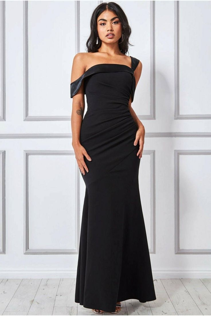 This maxi dress is simply stunning! Perfect for a wedding, evening or event, this chic one-shoulder satin bandeau is the perfect bridesmaid dress not to mention a winner for prom and black tie events. This off the shoulder satin band maxi is dreamy and romantic designed with you and your formal events in mind. In its ravishingly seductive colour, makes this dress chic and elegant, ticking the boxes for all your formal occasion needs. With its classic floor-length skirt, and bodycon fitted bodice, finished with a silky satin neckline, this evening dress is just everything you need in an occasion dress. This off the shoulder style gives you a gorgeous silhouette and will look stunning with your hair up or down, giving you sophisticated simplicity. Black Tie Event Dresses, Black Tie Attire, Skirt Bodycon, Black Tie Events, Hair Up Or Down, Perfect Bridesmaid Dress, Floor Length Skirt, Square Neck Dress, Bridesmaids Dress