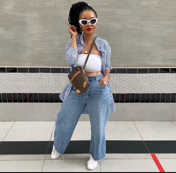 Button Up Shirt With Sneakers Women, Bbq Outfit Ideas Summer Black Women, Blue Stripped Shirt Outfit Women, Blue Pin Stripe Shirt Outfit, Stripped Shirt Women Outfit, Bbq Outfit Ideas Summer, Blue And White Striped Shirt Outfit, Bbq Outfit Ideas, Weekend Wear Summer