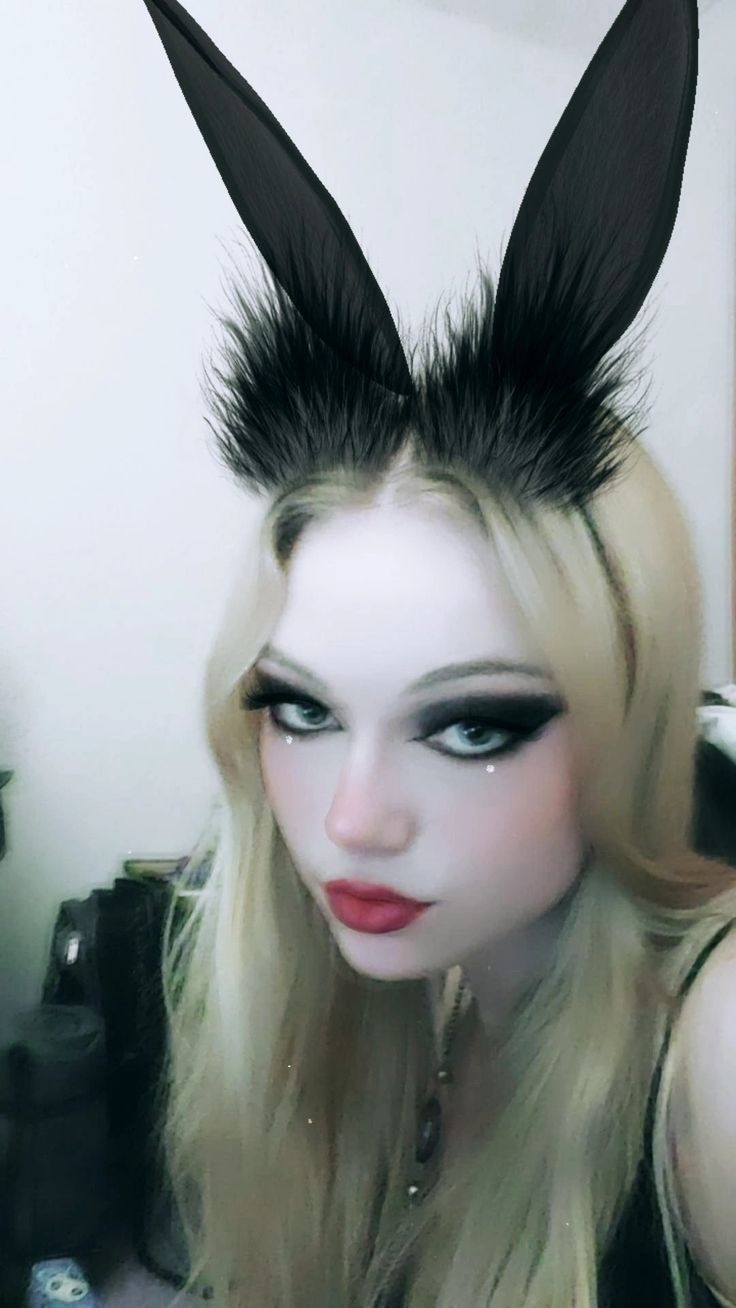 Dark Alt Aesthetic, Dark Bunny Makeup, Black Bunny Makeup, White Rabbit Makeup, Goth Eyeliner, Bunny Halloween Makeup, Rabbit Makeup, Bunny Makeup, Dark Makeup Looks