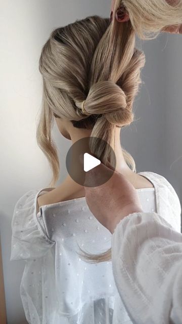 Updos For Bridal Party, Easy Messy Updo For Medium Hair Step By Step, Bridal Updo Thick Hair, Wedding Low Hairstyles, Easy Bun Wedding Hair, Wedding Up Do For Thick Hair, Diy Buns For Long Hair, Up Dos For Long Hair Tutorials, Low Loose Side Bun