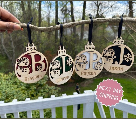 Laser Cut Christmas Ideas Laser Christmas Gifts, Cnc Christmas Ornaments, Glowforge Christmas Ornaments, Christmas Engraving Ideas, Laser Engraving Christmas Ideas, Laser Engraved Christmas Ornaments, Christmas Laser Projects, Wood Cricut Projects, Laser Christmas Ornaments