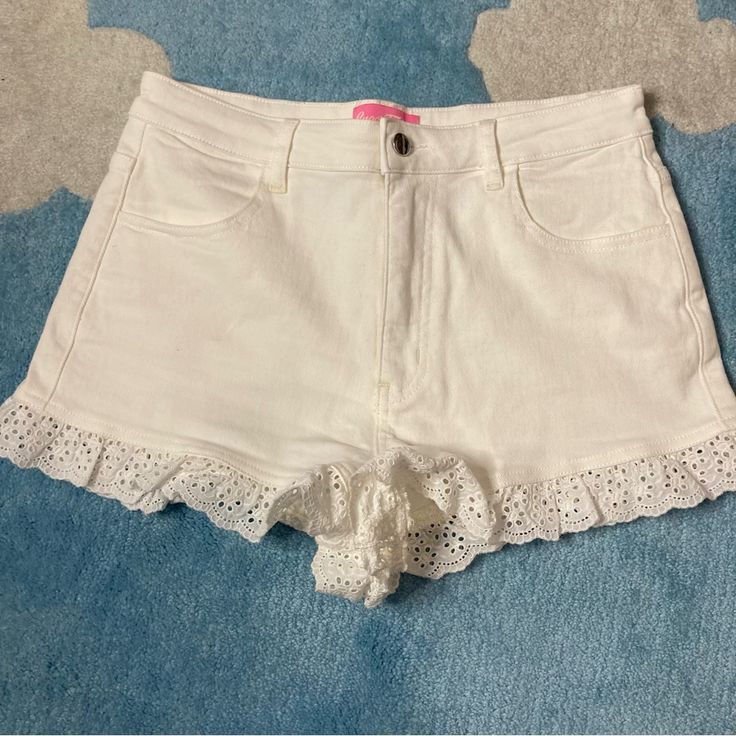 Cute Usa Size Large White Shorts From Sugar Thrillz With Eyelet Details. Perfect For Coquette Outfits Or Summer Wear~ Nwot Never Worn, They Didn't Fit Lol Coquette Bottoms, Coquette Shorts, Dr Mundo, Coquette White, Coquette Outfits, Eyelet Shorts, Sugar Thrillz, White Eyelet, Large White