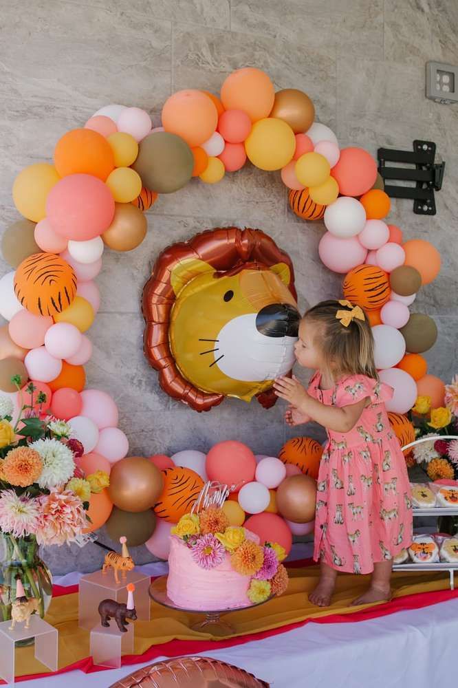 Lion Birthday Theme, Second Birthday Photos, Tiger Cookies, Queen Birthday Party, Cheetah Party, Tiger Party, Tiger Birthday Party, Lion Party, Balloon Wreath