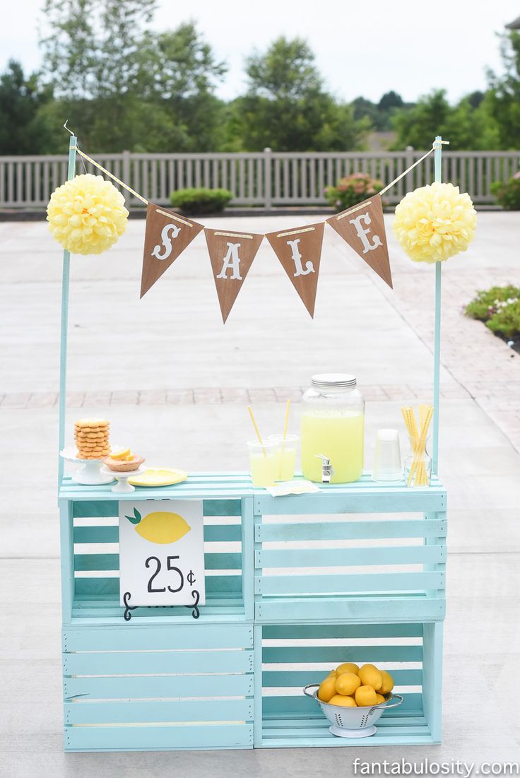 an ice cream stand with lemons on it and the words how to make the perfect lemonade stand for your kids