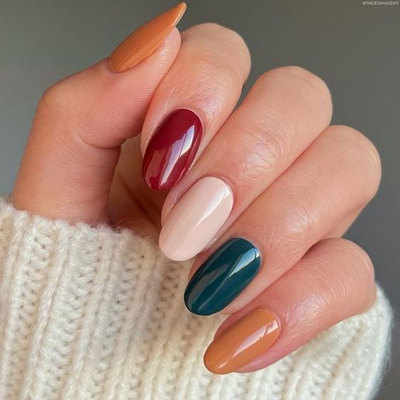 November Nails Fall, Multicolored Nails, Fancy Nail Art, Boho Nails, Simple Fall Nails, November Nails, Fall Gel Nails, Thanksgiving Nails, Nail Swag