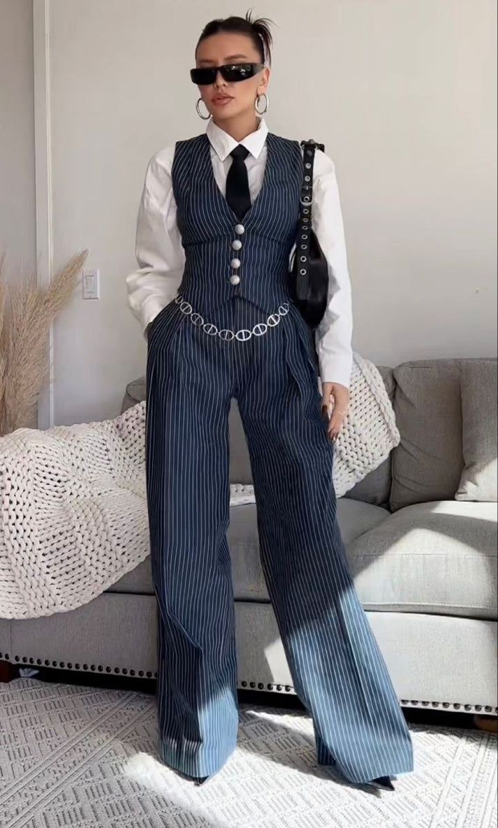 Pinstripe Wide Leg 2-piece Suit (PRE-ORDER) – Luxandluxy Mode Harajuku, Princesa Sophia, Vest Outfits For Women, Fashion 90s, 90's Fashion, Woman Suit Fashion, Sweater Dress Women, Vest Outfits, Professional Outfits