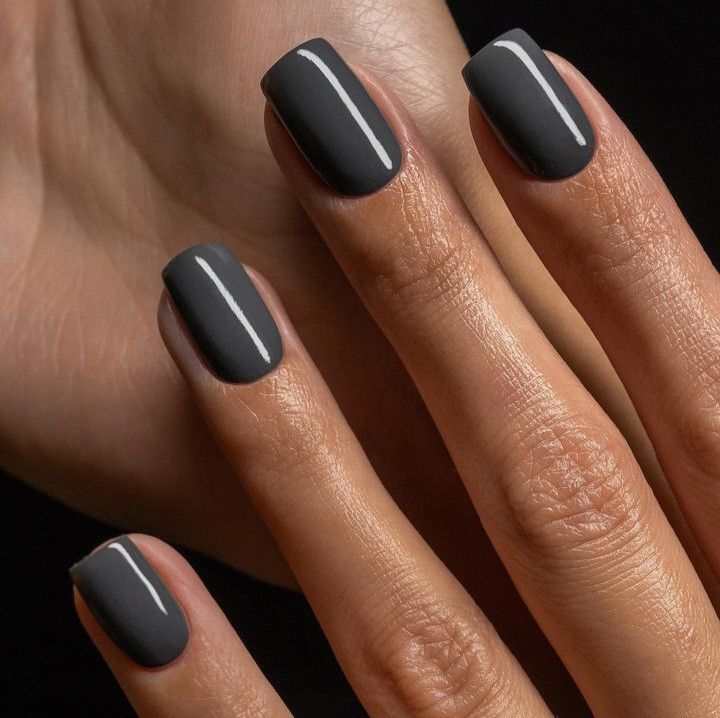 Grey Polish Nails, Grey Biab Nails, Smokey Gray Nails, Dark Pedicure Ideas, Light Black Nails, Short Grey Nails Ideas, Grey And Pink Nail Ideas, Grey Gel Nails Ideas, Grey Manicure Ideas