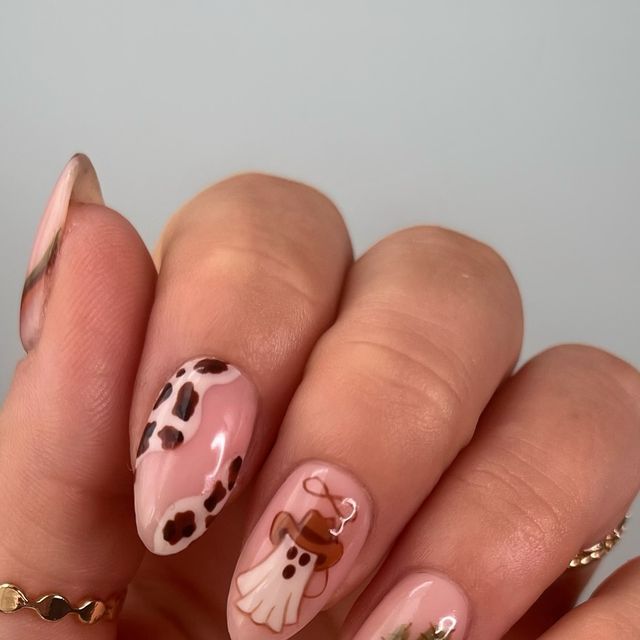 Janine Orpen | Nail Artist on Instagram: "Howdy halloween 👻🌵🎃

Cowboy ghost giving spooky western 🤠🤎

@paintmeprettybyaleasha coffee bean, fallin for khaki, ‘JANINE10’
@gelbottle_inc biab 19, almond, caramel, fall, brunette
.
.
.
#halloweennails #sookyszn #cowboynails #westernstyle #ghostnails #pumpkinnails #halloweennailart #cowprint #nailinspo #nailsofinstagram #cutenails #nailpro" Fall Cowgirl Nails, Western Ghost Nails, Cowgirl Ghost Nails, Country Halloween Nails, Ghost Cowboy Nails, Cow Printed Nails, Country Fall Nails, Cowboy Ghost Nails, Fall Cow Print Nails