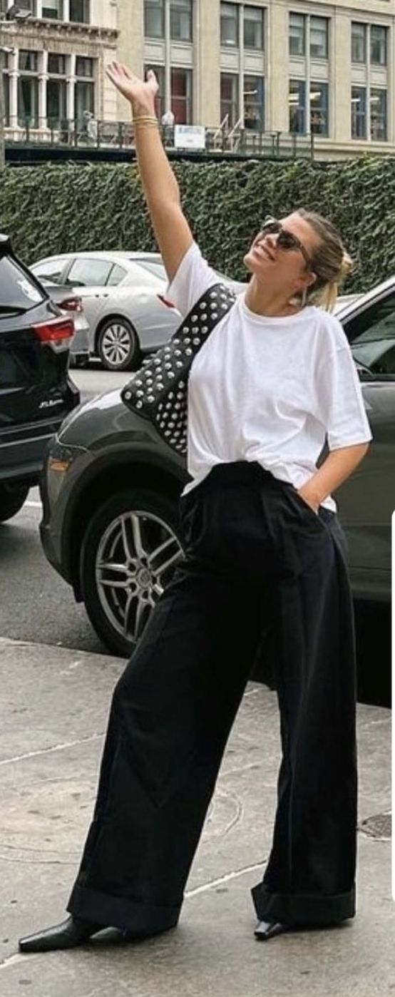 Sofia Richie Instagram, Sophia Richie Outfits, Sophia Richie Style, Rome Outfits, Sophia Richie, Sofia Richie, Star Style, Celebrity Outfits, Professional Outfits