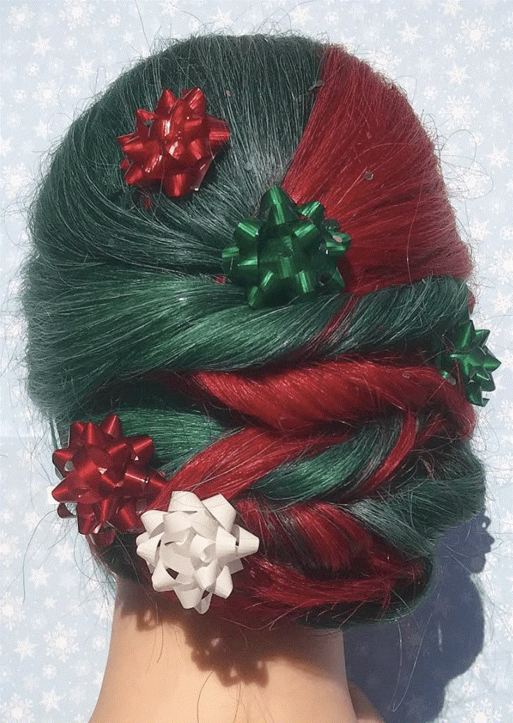 Beautiful red and green hair color for Christmas?  It's the most wonderful time of the year!  Get into the Christmas spirit with these 10 fabulous shades of Christmas hair color! #Christmas #ChristmasHair #HairColor #ChristmasHairColor Red Green Hair Color, Green And Red Hair, Red Green Hair, Red And Green Hair, Christmas Hair Color Ideas, Christmas Hair Color, Christmas Hair Ideas, Midnight Blue Hair, Green Hair Color