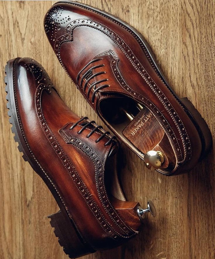 MATT PARKER Types Of Shoes Men, Weekend Painting, Matt Parker, Handmade Shoes Pattern, Shoe Refashion, Comfortable Mens Shoes, Gents Shoes, Dapper Outfit, Brogues Men