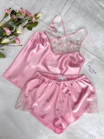 Satin Homewear, Silk Nightwear Romantic, Cute Lingerie Sets, Women Nightwear Dresses, Beautiful Gown Designs, Night Wears, Night Wear Dress, Night Clothes, Night Set