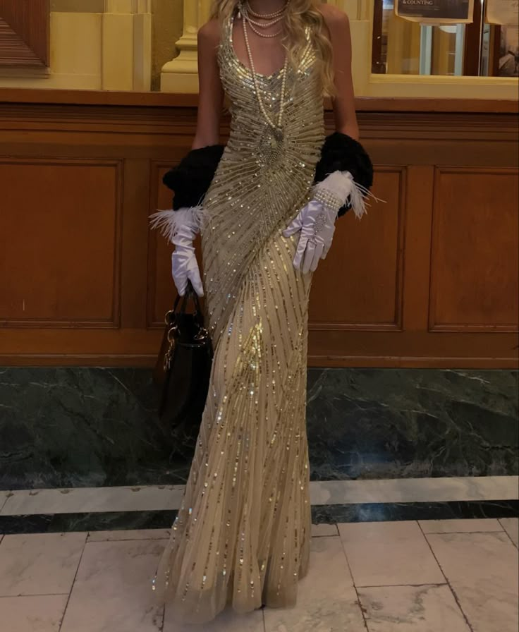 Hollywood Theme Party Outfit, Great Gatsby Prom Dresses, Masquerade Party Outfit, Old Hollywood Prom, Gatsby Gown, Themed Prom Dresses, Great Gatsby Prom, Gatsby Party Outfit, Old Hollywood Dress