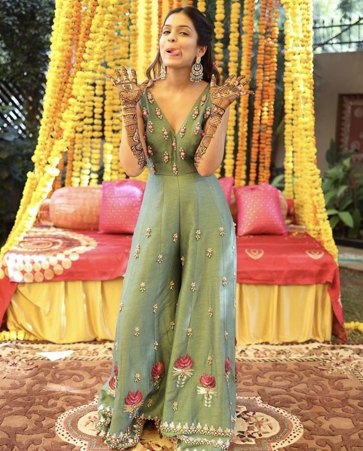 Mehndi Clothes For Bride, Mehendi Kurti Outfit, Haldi Ceremony Outfit Jumpsuit, Mirror Work Jumpsuit, Mehendi Outfit Inspo For Bride, Mayara Function Dress, Bride Mehendi Outfit Ideas, Haldi Jumpsuit Outfit, Wedding Outfit Women Indian