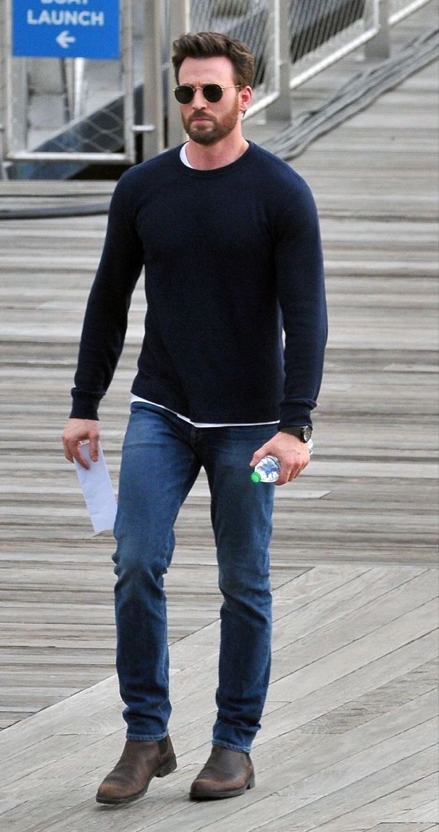 Chris Evans Style Casual, Chris Evans Style, Dark Blue Jeans Outfit Men, Stylish Casual Outfits For Men, Dark Blue Jeans Outfit, Blue Jeans Outfit Men, Blue Jeans Outfit, Sweater And Jeans Outfit, Travel Outfit Ideas