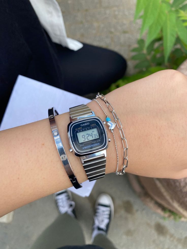 Silver Jewelry Ideas, Casio Silver Watch, Watches With Bracelets Women, Digital Watches Women, Casio Watch Women, Casual Watches Women, Casio Vintage Watch, Silver Bracelet Stack, Casio Vintage