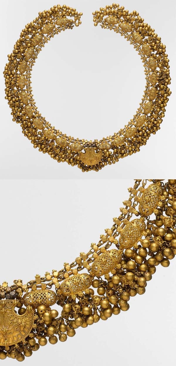 India | Necklace with filigree and beads.  Gold. Probably from Rajasthan |  ca. late 18th to early 19th century Gold Filigree Necklace, India Necklace, Art Necklaces, Ancient Jewelry, Traditional Jewelry, Ethnic Jewelry, Antique Jewellery, Indian Jewellery, Jewellery Designs