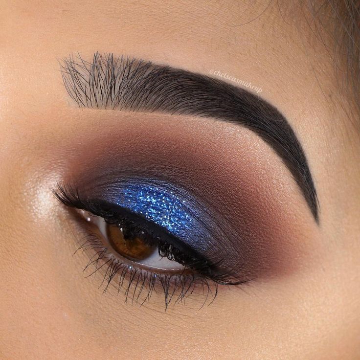 Eyeshadow Looks For Royal Blue Dress, Cute Valentines Makeup, Navy Blue Dress Makeup, Glam Party Makeup, Navy Eye Makeup, Navy Blue Makeup, Makeup Looks Winter, Party Makeup Tutorial, Blue Eyeshadow Looks