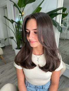 #haircolor #hairstyle #hairideas #hair #Ombrégreyhair #colorfullhairs Cute Brown Haircuts, Sporty Haircuts For Women, Brown Haircuts Medium, Flared Haircut, Haircuts Dark Brown Hair, Medium Haircut Wavy, Haircut For Medium Wavy Hair, Thick Asian Haircut, Medium Hair Cuts Idea