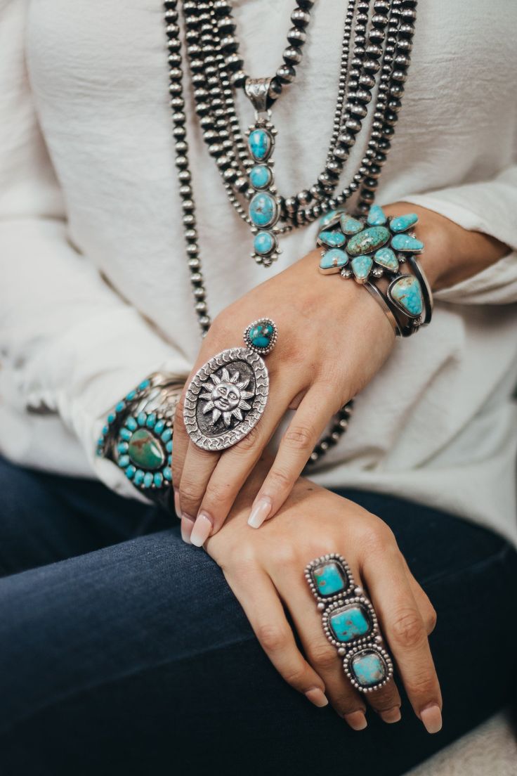 Turquoise Jewelry Outfit, Native American Jewellery, Authentic Turquoise Jewelry, Cowgirl Couture, Turquoise Western, Silver Turquoise Jewelry, Cowgirl Jewelry, Jewelry Photoshoot, Real Turquoise