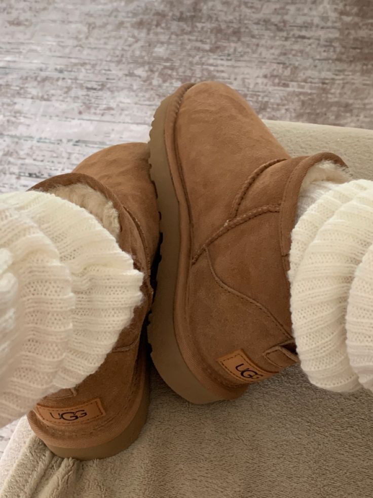 Uggs Mini, Ugg Mini Boots, Cute Uggs, Girl Uggs, Winter Boots For Women, Ankle Boots For Women, Uggs Outfit, Aesthetic Shoes, Swag Shoes