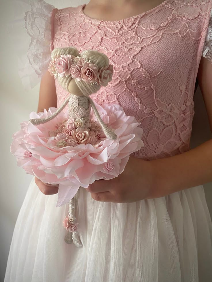 Dolls Handmade Diy, Bloom Wedding, Homemade Dolls, Yarn Dolls, Bendy Doll, Fairy Crafts, Doll Diy Crafts, Angel Doll, Flower Fairies