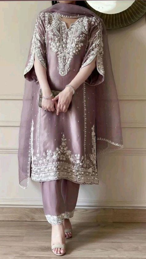 Designer Suits For Wedding, Party Wear Outfits, Suits For Women Indian, Stylish Kurtis Design, Suits For Wedding, Pakistani Fancy Dresses, Pakistani Dresses Casual, Dresses Traditional, Beautiful Pakistani Dresses