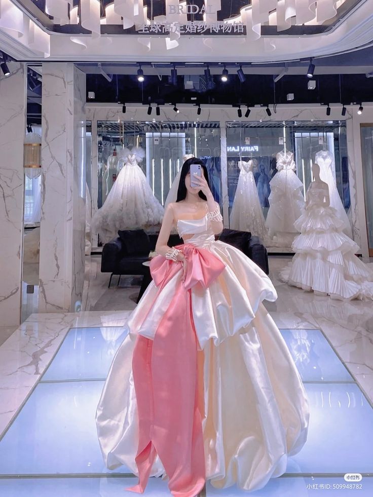 Disney Gowns, Ball Gowns Fantasy, Ethereal Dress, Girls Dress Outfits, 파티 드레스, Korean Wedding, Fancy Wedding Dresses, Old Fashion Dresses, Princess Ball Gowns