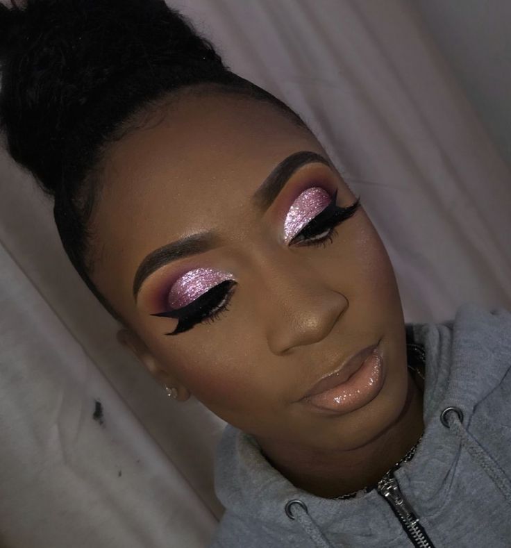 Pink Prom Makeup Looks, Eye Seduction, Pink Prom Makeup, Sweet 16 Makeup, Prom Makeup Looks, Makeup For Black Skin, Birthday Makeup, Face Beat, Pink Prom