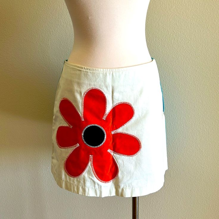 Moschino Vintage Mini Skirt, Y2k, Size 6. Made In Italy. White Retro Style Skort For Spring, White Retro Skort For Spring, Retro White Skort For Summer, White Retro Skort For Summer, Retro Blue Skort For Spring, Weird Skirt, Spring Retro Blue Skort, Spring Retro White Mini Skirt, Retro White Mini Skirt