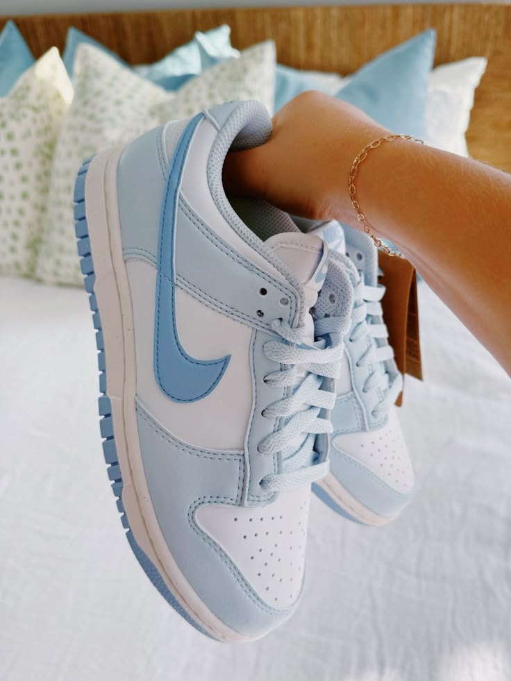 Nike Cute Shoes, Teen Girl Shoes 2024, Cute Spring Sneakers, Cute Girls Shoes, Cute Shoes Preppy, Nike Preppy Shoes, Cute Spring Shoes, Cute Shoe Ideas, Shoes For Summer 2024