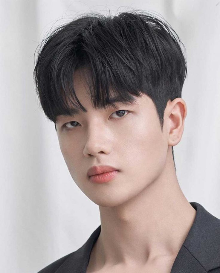 Best Korean Men Haircut & Hairstyle Ideas #koreanhaircut #asianhairstyles #koreanmen #koreanfashion Two Block Haircut, Korean Men Hairstyle, Dunner Wordend Haar, Korean Haircut, Asian Haircut, Kpop Hair, Asian Man, Athletic Hairstyles, Corte De Cabelo Masculino