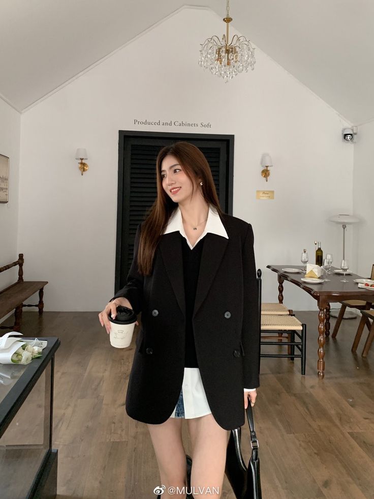 Blazer Outfits Korean, Korean Blazer Outfit, Blazer Korean Style, Office Wear Dresses, Japan Outfits, Semi Formal Outfit, Mommy Outfits, Elegant Outfit Classy, Classy Work Outfits