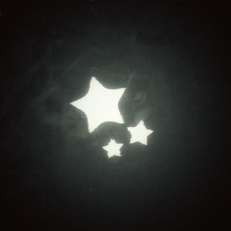 the silhouette of three stars is shown in the dark