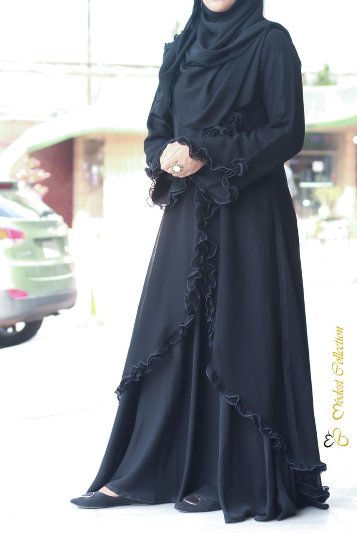 Looking for a party wear which is a decent wear as well? Look no further than this traditional frilled Abaya gown which is simple & elegant, made of Nidah and laser georgette fabric which is why it's very comfortable. The Abaya pattern is like those of stylish dubai abaya. Black Abaya Aesthetic, Burka Fashion, Aesthetic Abaya, Simple Abaya Designs, Arabic Abaya, Black Abaya Designs, Abaya Designs Latest, Black Hijab, Abaya Design