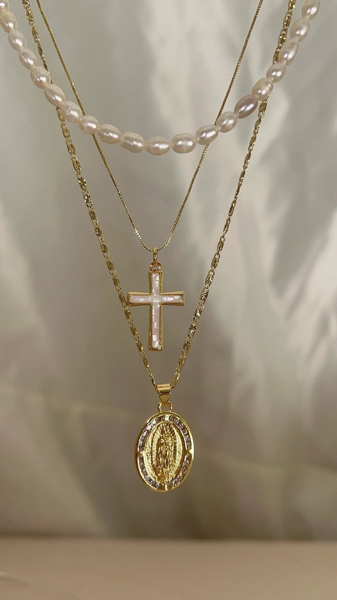 Christian Necklace Silver, Cross Gold Jewelry, Gold Cross Necklace Layered, Gold Jewellery Aesthetic Necklaces, Gold Jewelry Cross, Christian Jewelry Aesthetic, Accessories Aesthetic Necklace, Gold Cross Necklace Aesthetic, Jewelry Silver Aesthetic