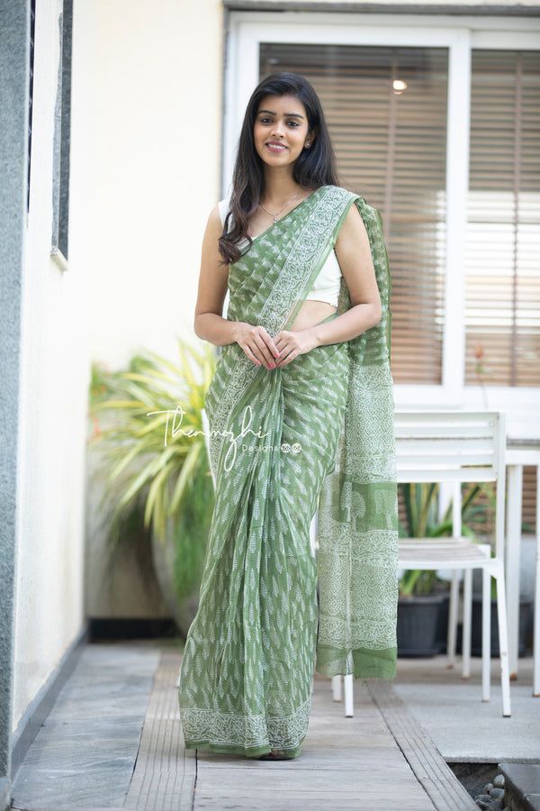 Formal Saree Office Look Classy, Casual Saree Look For Office, Professional Saree Look, Formal Saree Office Look, Cotton Saree Look Modern, Silk Saree Blouse Pattern, Kerala Saree Blouse Designs, Formal Saree, Cotton Saree Blouse Designs