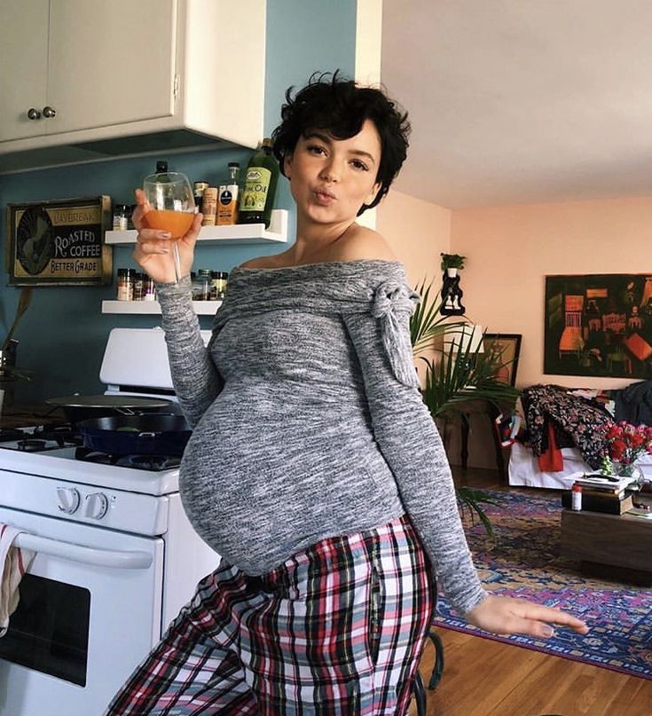 Bald Hairstyle, Bekah Martinez, Pixie Bob Hairstyles, Really Short Hair, Bald Hair, Pregnancy Looks, Pixie Styles, Cold Pressed Juice, Athletic Hairstyles