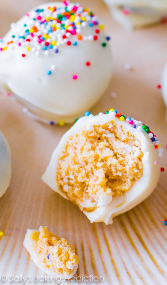 there are some cake balls with sprinkles on them