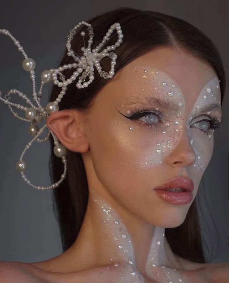 Heaven Flower, Alien Halloween Makeup, Glitter Halloween Makeup, Winter Core, Futuristic Makeup, Alien Makeup, Hydrating Foundation, White Eyeshadow, Prom Eye Makeup