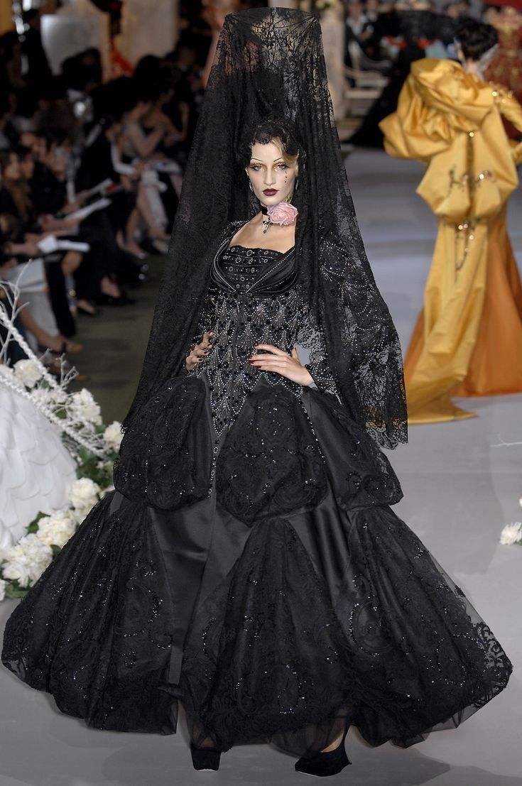 Dior 2007 Couture, 60s Haute Couture, Christian Dior Fall 2007, Dior Fall 2007, Goth Couture, Dior Winter, Galliano Dior, 2007 Runway, Haute Couture Paris