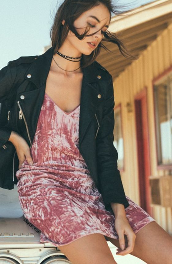 17 Cute Ways To Wear Crushed Velvet - Society19 Velvet Dress Outfit, Velvet Dresses Outfit, Slip Dress Outfit, Pink Velvet Dress, Velvet Top Long Sleeve, Velvet Slip Dress, Velvet Pink, Crushed Velvet Dress, Long Sleeve Velvet Dress