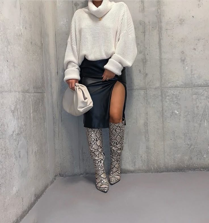 Snake Print Boots Outfit Winter, Outfit Ideas With Snakeskin Boots, Booties Work Outfit, Classy Women Outfits, Print Boots Outfit, Boots Ootd, Snake Skin Boots, Over The Knee Boot Outfit, Fall Boots Outfit