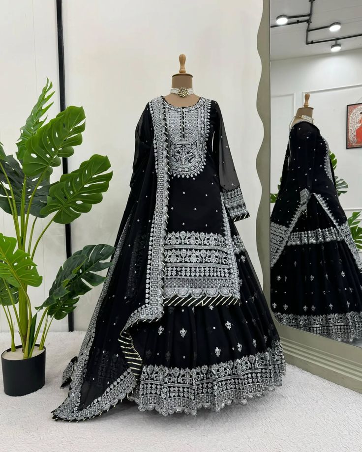 Pakistani suit available dm us 🚢 Kurtis With Pants, Pakistani Suits, Saree Styles, Cash On Delivery, Pakistani Dresses, Beautiful Outfits, Lehenga, Pants Set, Dresses